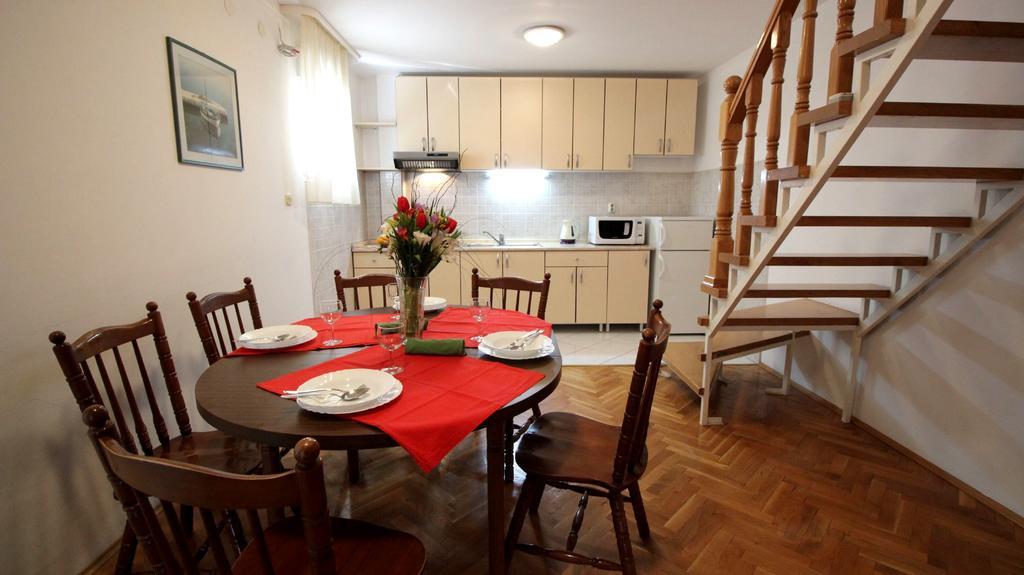 Apartments Ivka Омиш Экстерьер фото